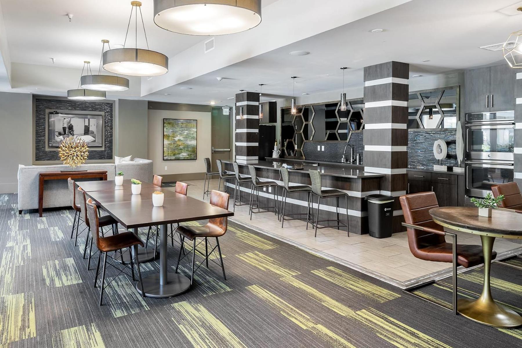Uptown 4th Ward Luxury Year-round Pool Apartment Charlotte