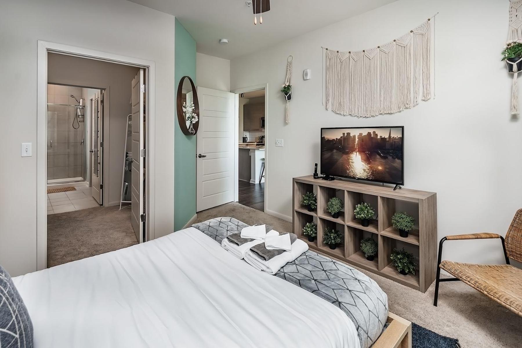 Uptown 4th Ward Luxury Year-round Pool Appartement