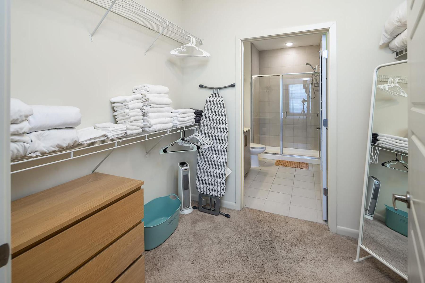 Uptown 4th Ward Luxury Year-round Pool Appartement
